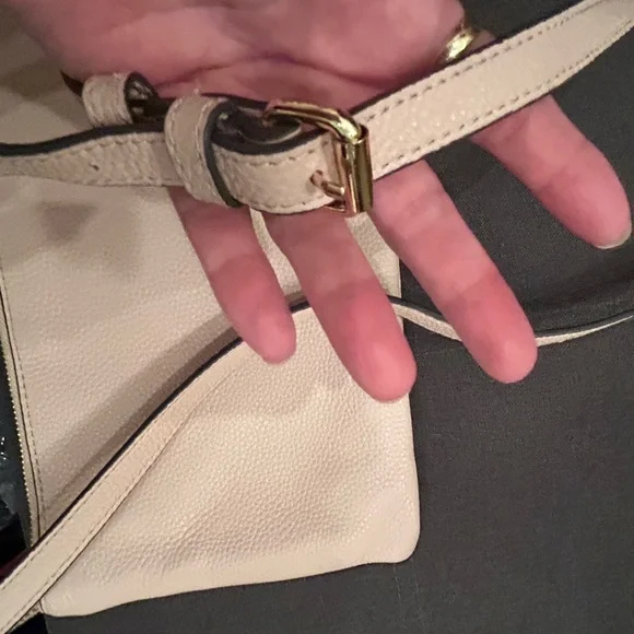 Vince Camuto Cream Crossbody Bag with Sleek Design - Picture 6 of 13